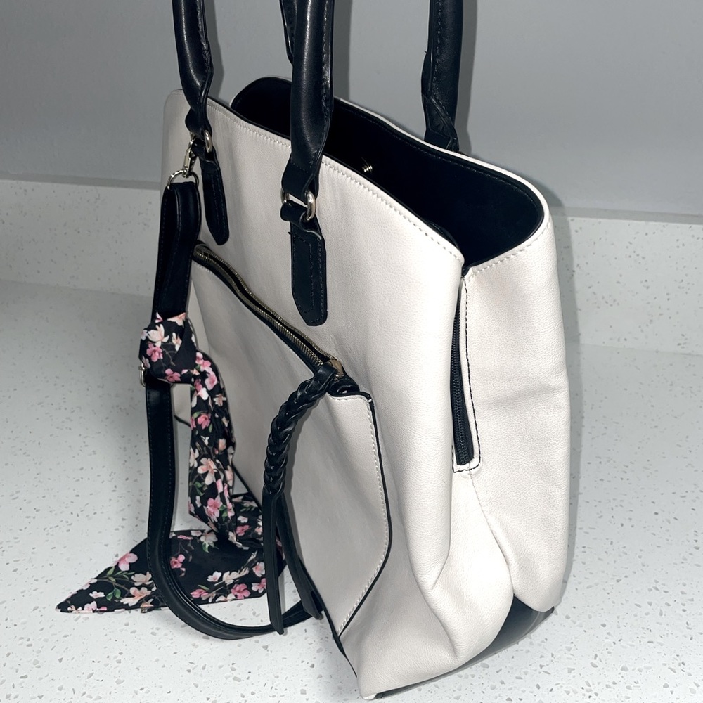 Crossbody tote